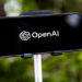 أبل تقترب من إتمام صفقة مع شركة OpenAI لصالح آيفون