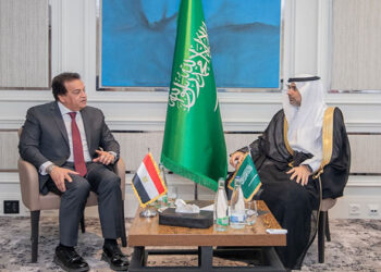 وزير الصحة يلتقي نظيره السعودي لمناقشة الموقف التنفيذي لمشروعات التعاون بين البلدين في القطاع الصحي