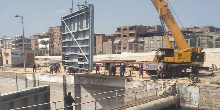 وزير الرى: تحديث أنظمة تشغيل بوابات هويس ومفيض سد دمياط