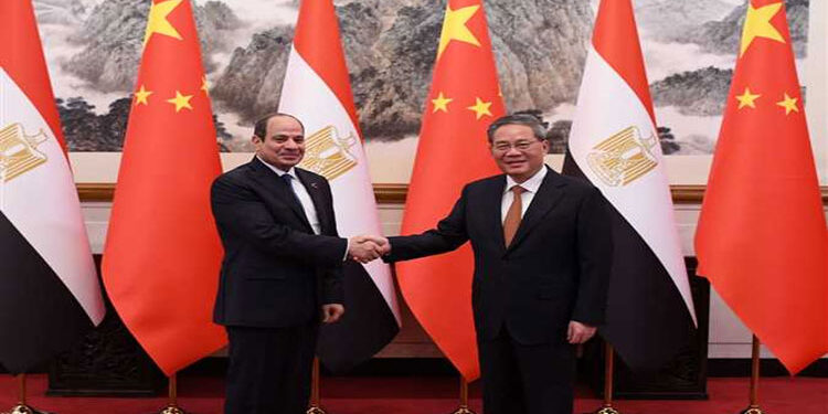 السيسي يلتقي رئيس مجلس الدولة الصيني
