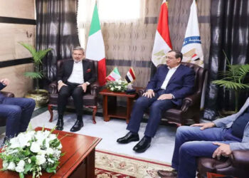 وزير البترول يستقبل السفير الإيطالى بالقاهرة