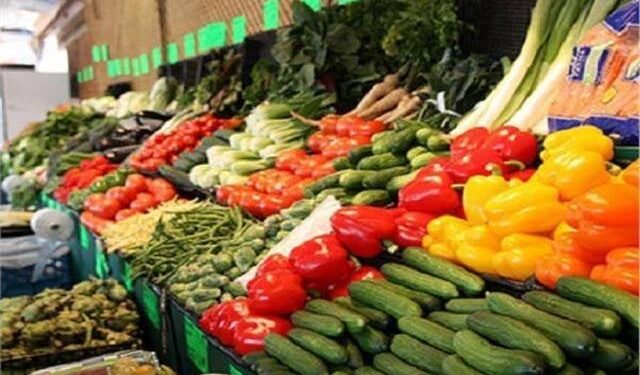 أسعار الخضار والفاكهة اليوم الخميس