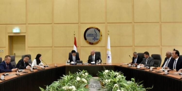 وزير النقل يبحث مع نائب وزير النقل بجمهورية الصين الشعبية ووفد من رؤساء ومسئولي عدد من الشركات الصينية