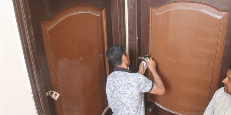 31 قرار غلق وتشميع لمحال وحضانات ومراكز دروس مخالفة بالشيخ زايد والسادات