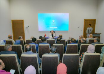 وزيرة البيئة تجتمع بالعاملين بجهاز تنظيم إدارة المخلفات