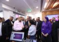 وزير الاتصالات يفتتح مبنى ومكتب بريد الإسماعيلية بعد تطويره ويتفقد مركز خدمة عملاء المصرية للاتصالات بالسلطان حسين