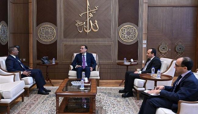 رئيس الوزراء يستقبل سفير جمهورية الصومال الفيدرالية بالقاهرة بمناسبة انتهاء مهام عمله