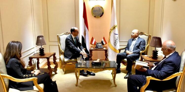 وزير النقل يلتقي سفير النمسا بالقاهرة ووفود 9 شركات نمساوية