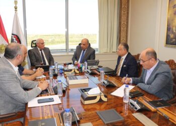 وزير قطاع الأعمال يبحث مع محافظ بورسعيد مستجدات الأعمال والتعاون فى استثمار الأصول المملوكة للشركات