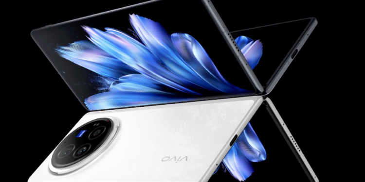 هاتف vivo X Fold3 Pro بإمكانيات عصرية ومواصفات مذهلة