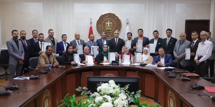 وزير العمل يشهد  تسليم الدفعة الثانية من “الرخص الدائمة ” لمراكز تدريب مهني خاصة