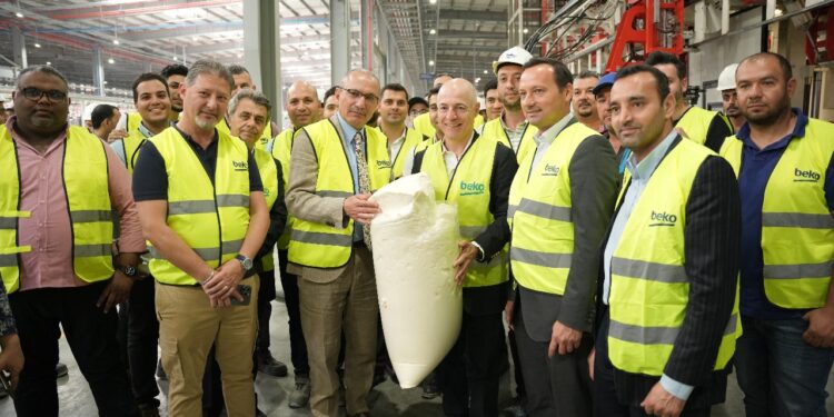 السفير التركي يتفقد مراحل التشغيل في مصنع بيكو بالعاشر من رمضان