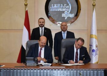وزير النقل يشهد توقيع مذكرة تفاهم لانشاء أول مشروع من نوعه فى مصر لتخريد السفن بميناء دمياط