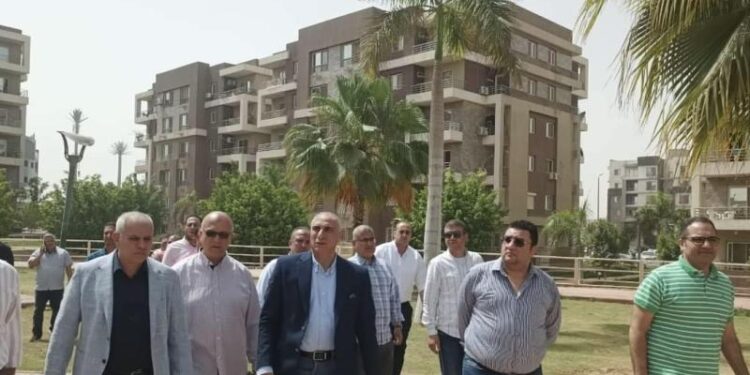 مسئولو “الإسكان” يتفقدون مشروعات رفع الكفاءة والتطوير والنظافة والزراعة والصيانة بمدينة العبور