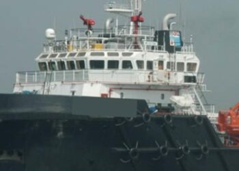 تفاصيل جنوح سفينة خدمات بترولية أمام سواحل سفاجا بالبحر الأحمر