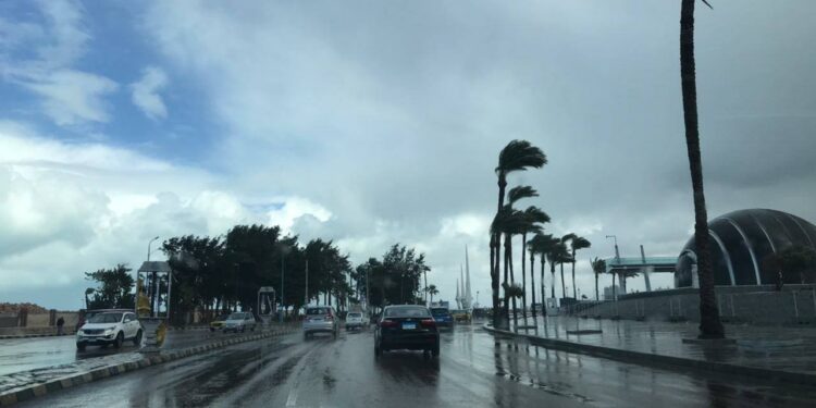 الطقس.. سحب متوسطة تغطي السواحل وأمطار شديدة خلال ساعات