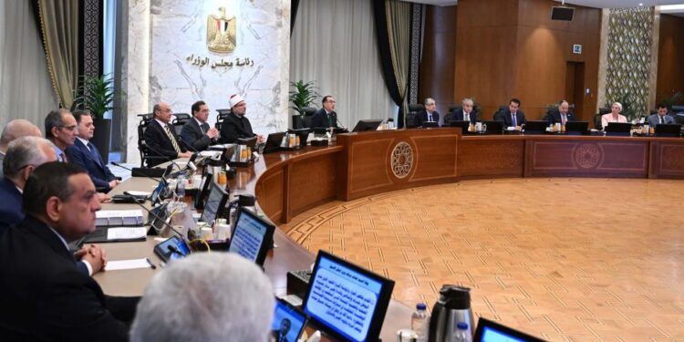 رئيس الوزراء يتابع موقف تنفيذ المرحلة الثانية من منظومة التأمين الصحي الشامل