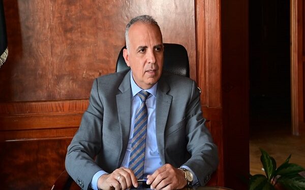 الدكتور سويلم يتابع موقف منظومة الشكاوى بالوزارة