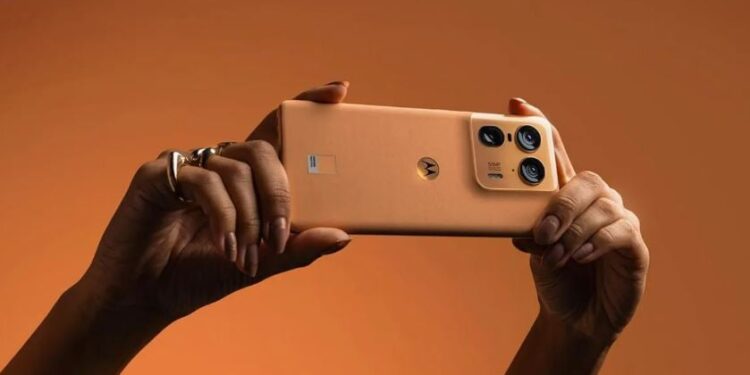 موتورولا تطلق هاتف Moto X50 Ultra