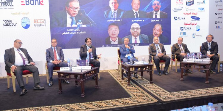 رجال الصناعة والتصدير يضعون روشته لنمو وزيادة الصادرات المصرية خلال الفترة المقبلة