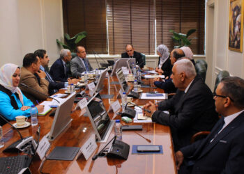 وزير التجارة والصناعة يبحث مع ممثلي غرفة مواد البناء الآليات التنفيذية والقرارات الخاصة بتطوير منطقة شق الثعبان