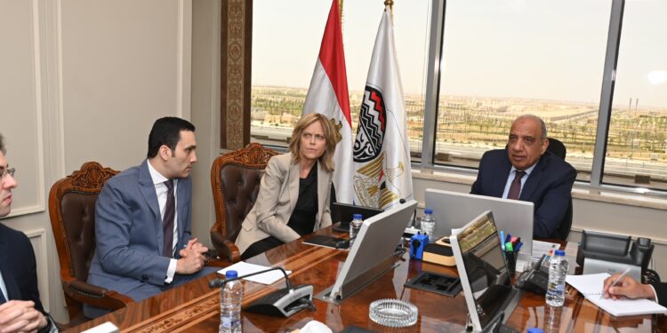 وزير قطاع الأعمال يبحث مع سفيرة النرويج مجالات التعاون المشترك وفرص الاستثمار