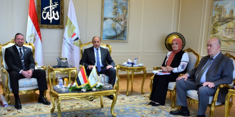 وزير الطيران المدنى يلتقي وفد إدارة أمن النقل الأمريكية(TSA) بالعاصمة الإدارية الجديدة