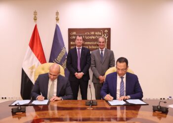 وزير الاتصالات يشهد توقيع اتفاقية لتطوير حلول رقمية مبتكرة فى الرعاية الصحية