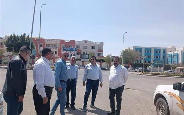 رئيس العبور يتفقد شوارع وأحياء المدينة.. ويوجه بالتواصل الدائم مع المواطنين