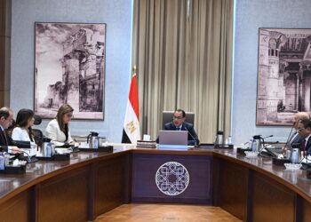 رئيس الوزراء يُتابع إجراءات وضع سقف للاستثمارات العامة