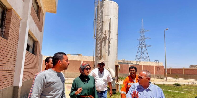 رئيس جهاز السويس الجديدة تتفقد المنطقة الصناعية بعتاقة ورافع المياه المغذي للمنطقة