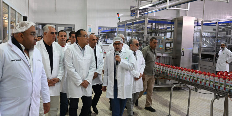 رئيس الوزراء يتفقد مصنع “سب مصر – زهران” للأجهزة والأواني المنزلية