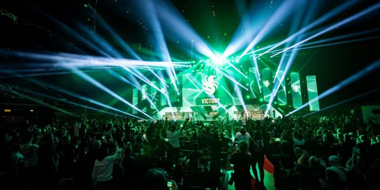 فالكونز يتوّج ببطولة ESL One Birmingham