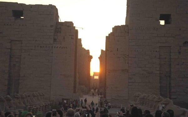 الشمس تتعامد على معابد الكرنك مع بدء فصل الصيف