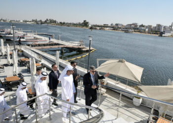 الفريق أسامة ربيع يلتقي العضو المنتدب لمجموعة موانئ أبو ظبي لبحث سبل التعاون