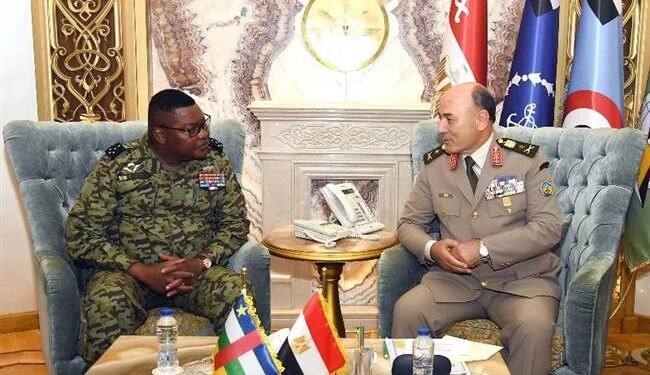 الفريق أسامة عسكر يلتقى رئيس هيئة الأركان العامة للقوات المسلحة لأفريقيا الوسطى