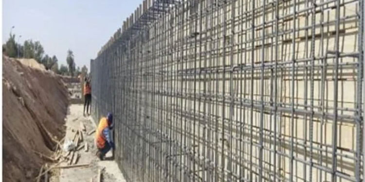 وزير الإسكان: جار إنشاء الطريق الإقليمى الشرقى حول مدينة أسوان