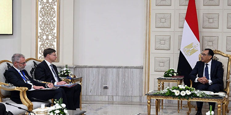 مدبولى: مؤتمر الاستثمار نقطة البداية لتفعيل بنود اتفاقية الشراكة مع أوروبا