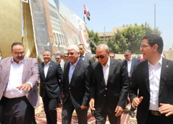 وزير التربية والتعليم يتسلم من رئيس التنظيم والإدارة نتيجة مسابقة شغل 11114 وظيفة معلم مساعد فصل