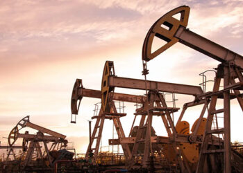 أسعار النفط تسجل خسارة أسبوعية للمرة الثالثة على التوالي