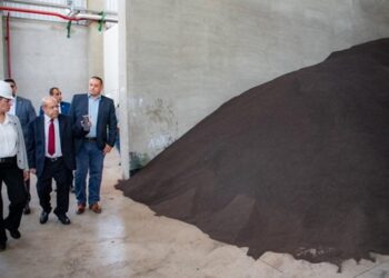 وزيرة البيئة تتفقد مصنع إنتاج الاسمدة العضوية من مخلفات الدباغة والصناعات الجلدية بمنطقة الروبيكى