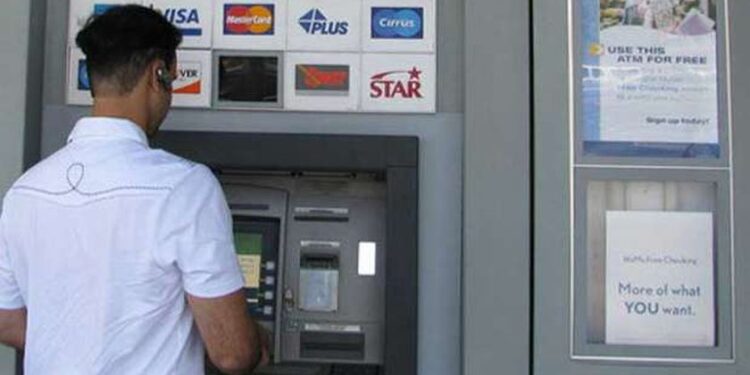 خدمات تقدمها البنوك «أونلاين» خلال الإجازة.. مصالحك مش هتتعطل