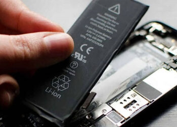 أبل تعمل على تسهيل استبدال بطاريات آيفون