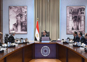 رئيس الوزراء يُتابع إجراءات سد العجز في أعداد المُعلمين على مستوى الجمهورية