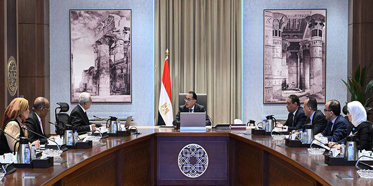 رئيس الوزراء يُتابع إجراءات سد العجز في أعداد المُعلمين على مستوى الجمهورية