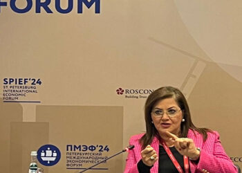 وزيرة التخطيط تشارك في جلسة بعنوان ” القيادة النسائية في الاستثمار “