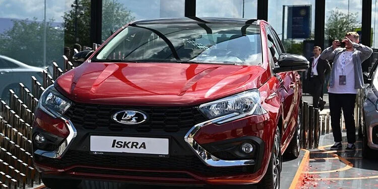 مواصفات السيارة لادا إسكرا السيدان الجديدة