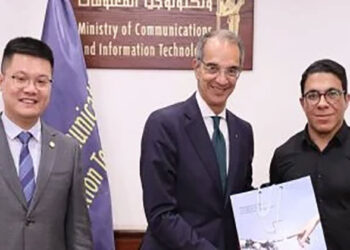 وزير الاتصالات يكرم الفائزين بمسابقة هواوى العالمية لتكنولوجيا المعلومات