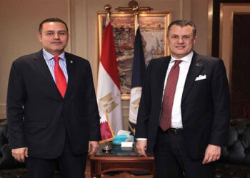 وزير السياحة والآثار يبحث مع سفير فرنسا بالقاهرة سبل تعزيز أوجه التعاون المشترك