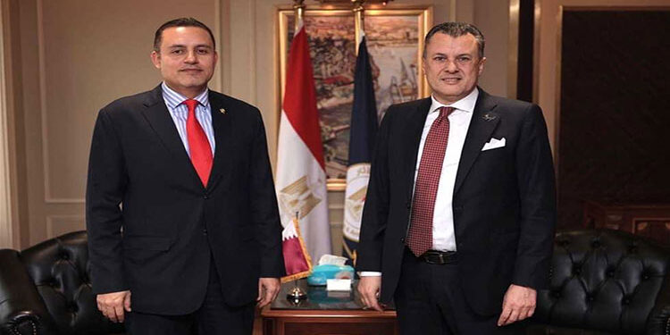 وزير السياحة والآثار يبحث مع سفير فرنسا بالقاهرة سبل تعزيز أوجه التعاون المشترك